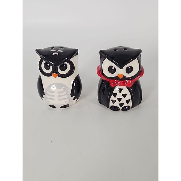 Owl Salt And Pepper Shakers Halloween Black & White Skeleton Vampire Table Decor - Picture 1 of 13